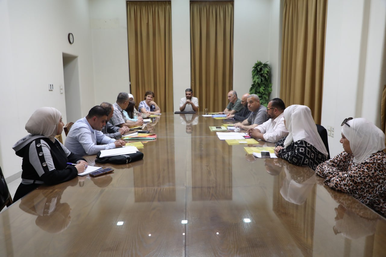 اجتمع مدير مديرية المهن الصحية الأستاذ "دريد رحمون" مع مديري مدارس التمريض في المحافظات