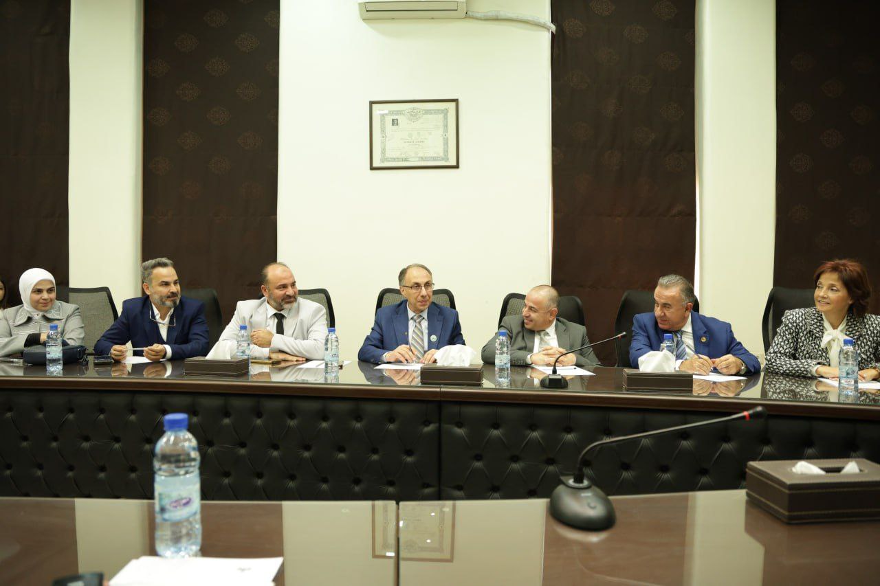 وزير الصحة يبحثُ مع وفد من الاتحاد العربي للعلاج الفيزيائي سُبل تطوير المهنة