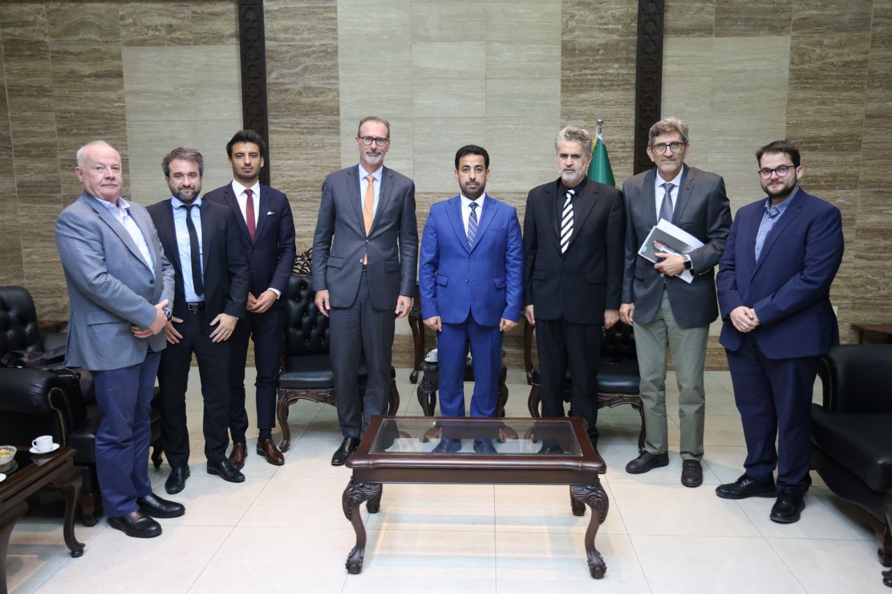 التقى وزير الصحة الدكتور مصعب العلي مع القائم بأعمال البعثة الألمانية في دمشق، كليمنس هاخ