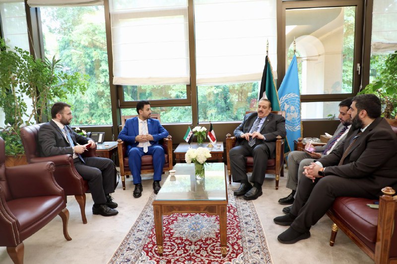 في إطار بحث سبل دعم القطاع الصحي التقى وزير الصحة الدكتور مصعب العلي بوزير الصحة الكويتي الدكتور أحمد العوضي