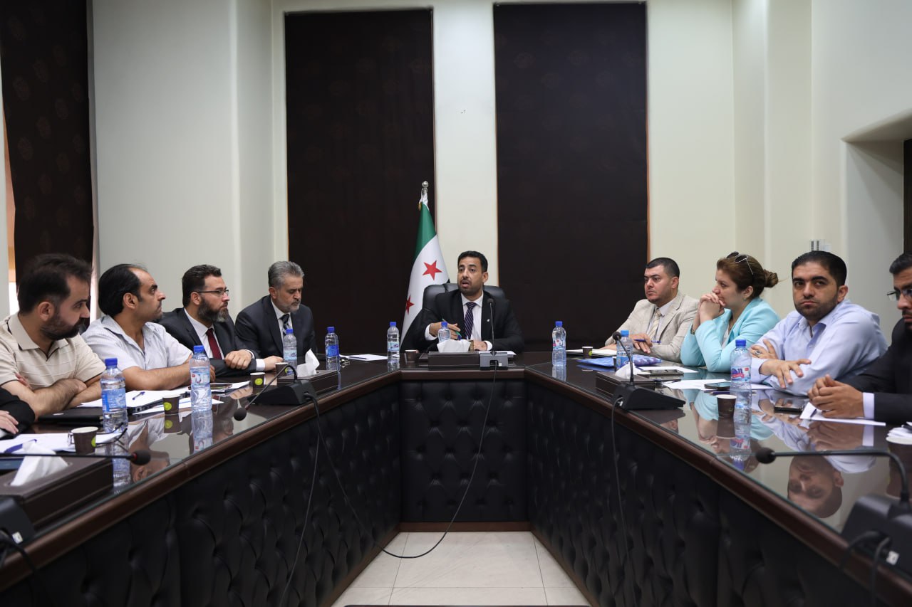 لضمان تحسين الخدمات الصحية اجتمع وزير الصحة مع معاونيه والمديرين المركزيين