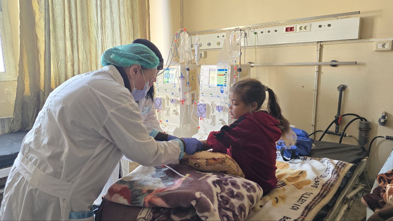 تعزيز خدمات غسيل الكلى في حماة بـ35 جهازاً جديداً ضمن حملة «فداء لحماة»