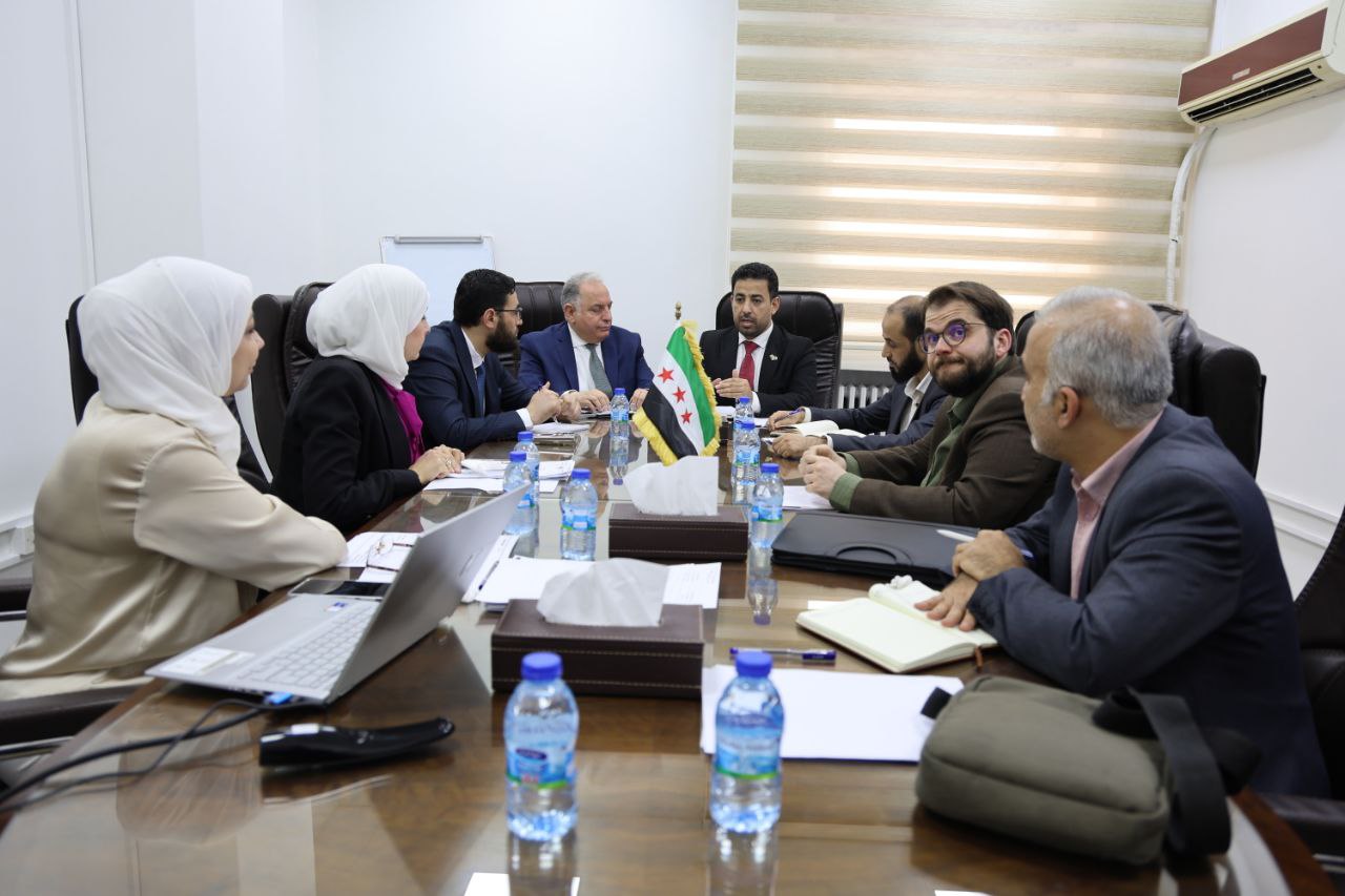 تنسيق حكومي لدعم الكوادر الطبية وتعزيز بيئة القطاع الصحي