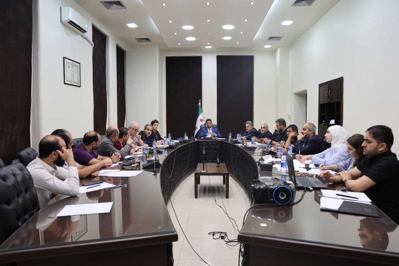 اجتمع وزير الصحة ومعاونه للشؤون الصحية مع مدراء الصحة في محافظتي حمص واللاذقية