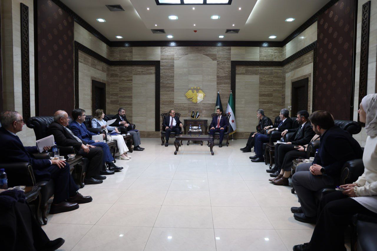 ​عقد وزير الصحة اجتماعاً مع وزير التعليم العالي والبحث العلمي لمناقشة تطوير المعاهد الصحية وضمان جودة مخرجاتها